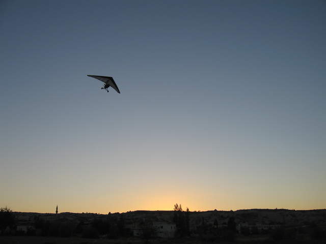 Handglider over Göreme