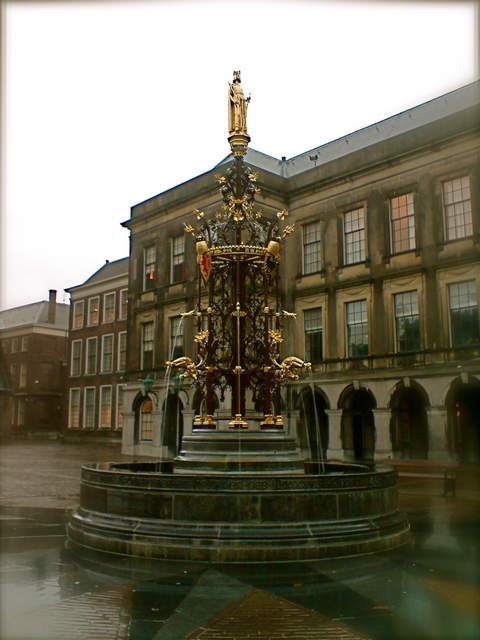 Sinterklaas - Den Haag Fountain.jpg