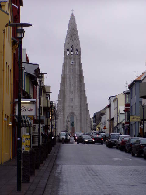 The front of Hallgrimskirkja Church