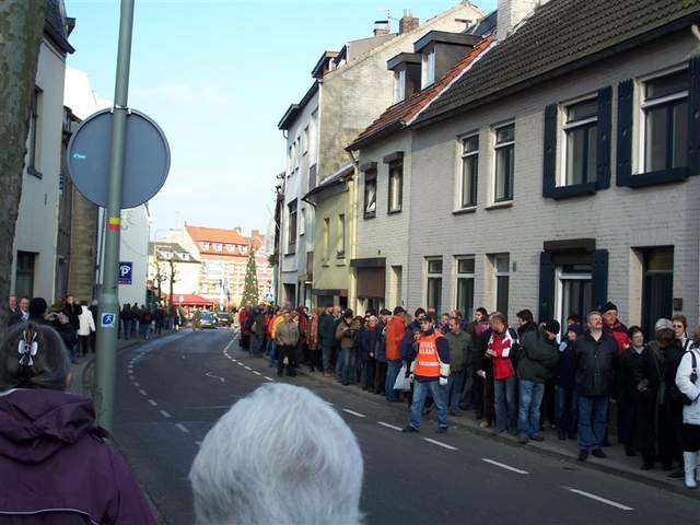 2008 049