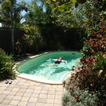 While Guy watched the Aussies thrash England at the WACA, Connie stayed cool in the pool