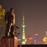 Mao on the Bund, with Pudong and the Pearl Oriental Tower in the background