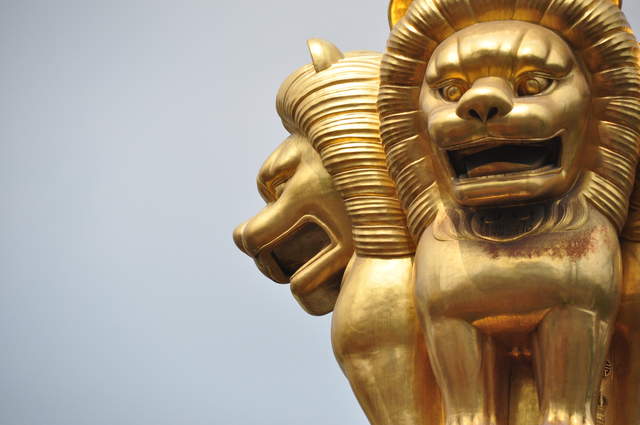 Lions outside Jing'an temple