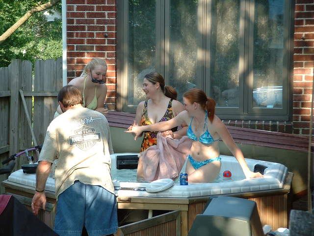 Hottubgirls.jpg