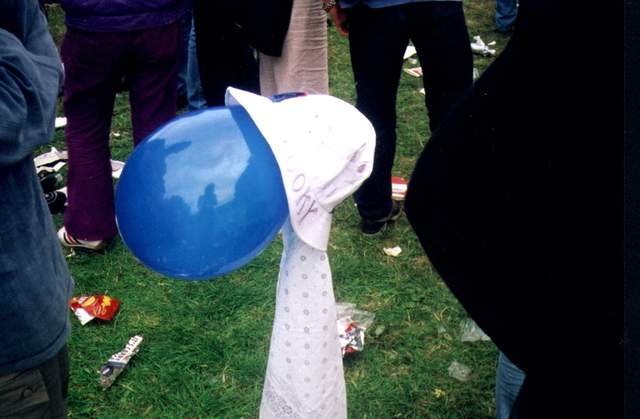 Balloon-Hat-Stick creation