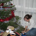 Ali lighting the tree