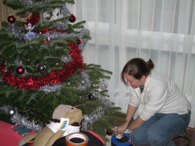 Ali lighting the tree