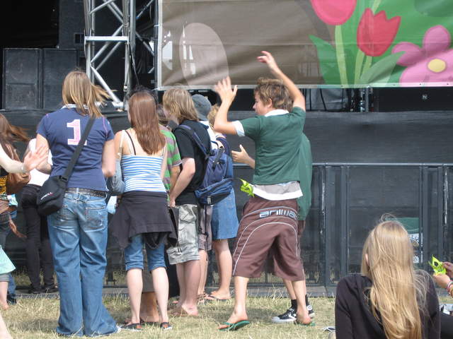 Mental Dancing Dudes
