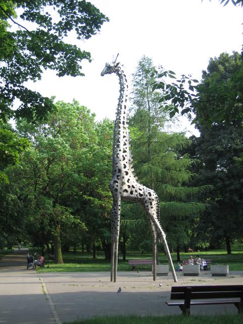 Giraffe sculpture