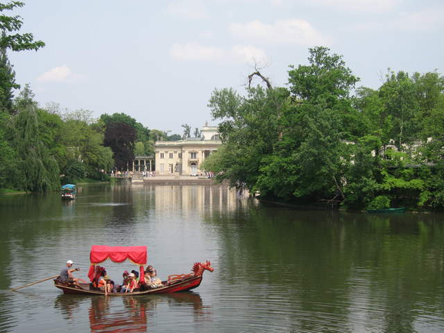 Pałac Na Wodzie (Palace on the Water) - Dragon boat