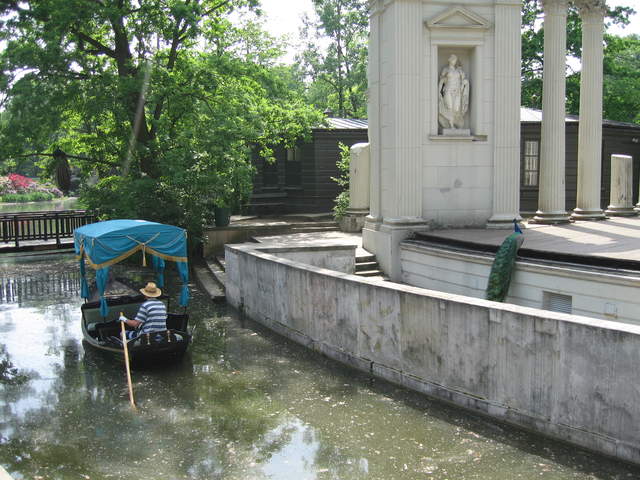 Covered gondola near the ampitheatre