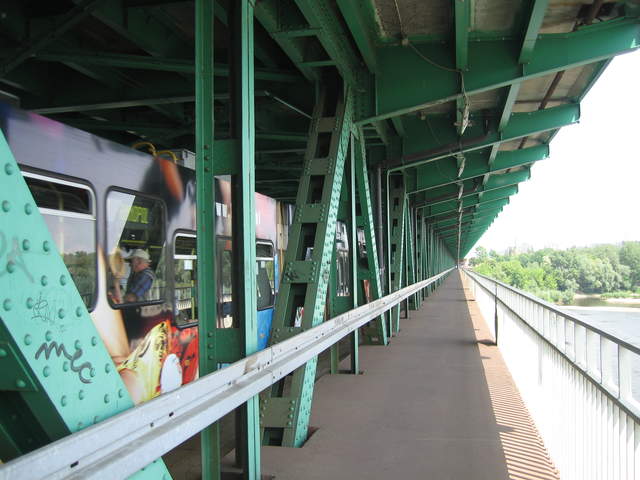 Trams passing through Most Śląsko-Dąbrowski