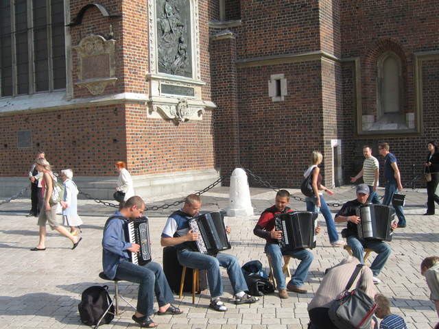Accordion street entertainers