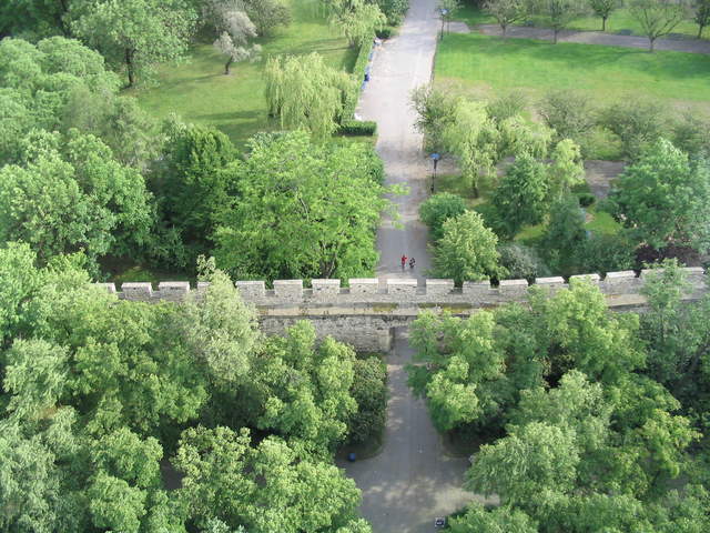 View of the wall below, from Eiffelovka