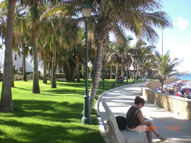 Promenade between Barcelo El Castillo and beach