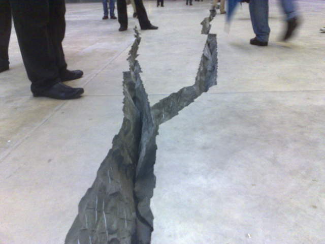 Doris Salcedo, Shibboleth