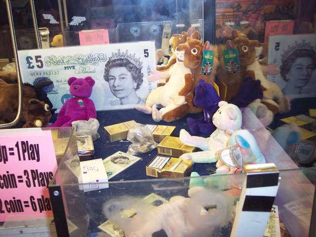 Cigarettes in the grabber machine