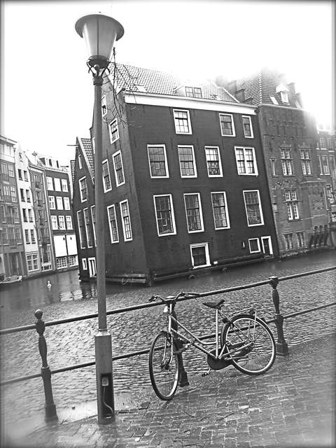 Amsterdam - Slanty Lamp.jpg