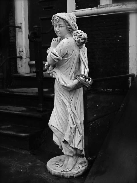 Amsterdam - Statuette.jpg