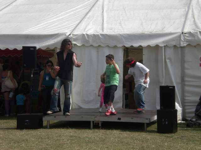 The air guitar stage
