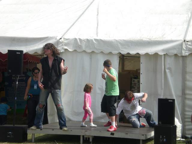 The air guitar stage