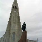 Statue of Leifur Eiriksson in front of Hallgrimskirkja Church