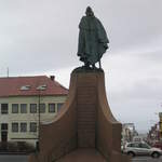 Statue of Leifur Eiriksson in front of Hallgrimskirkja Church