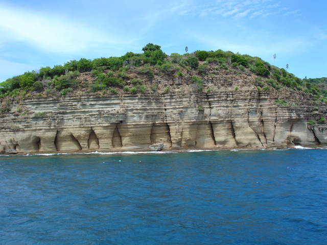 Shoreline from round island catamaran