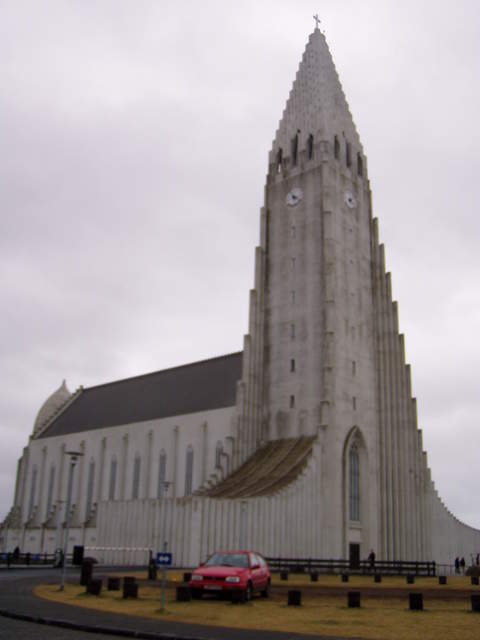 The front of Hallgrimskirkja Church