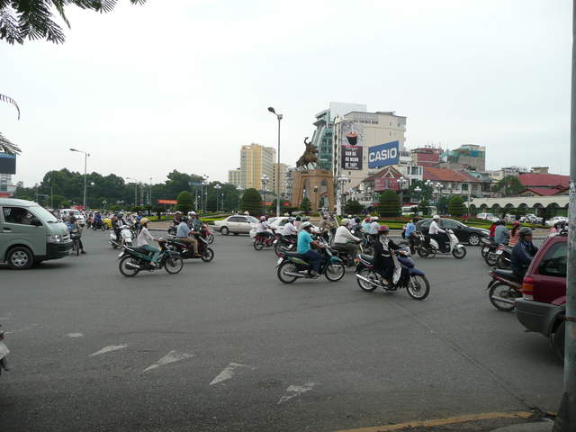 Tran Hung Dao Roundabout