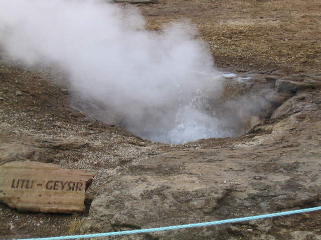 Little Geysir, bubbling away